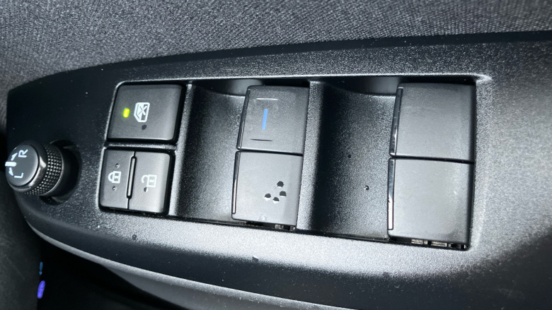 Toyota Yaris 1.5 Hybrid Design 5dr CVT Hybrid Hatchback